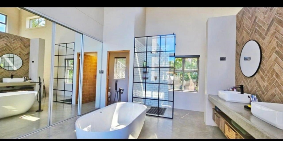 4 Bedroom Property for Sale in Wilderness Central Western Cape